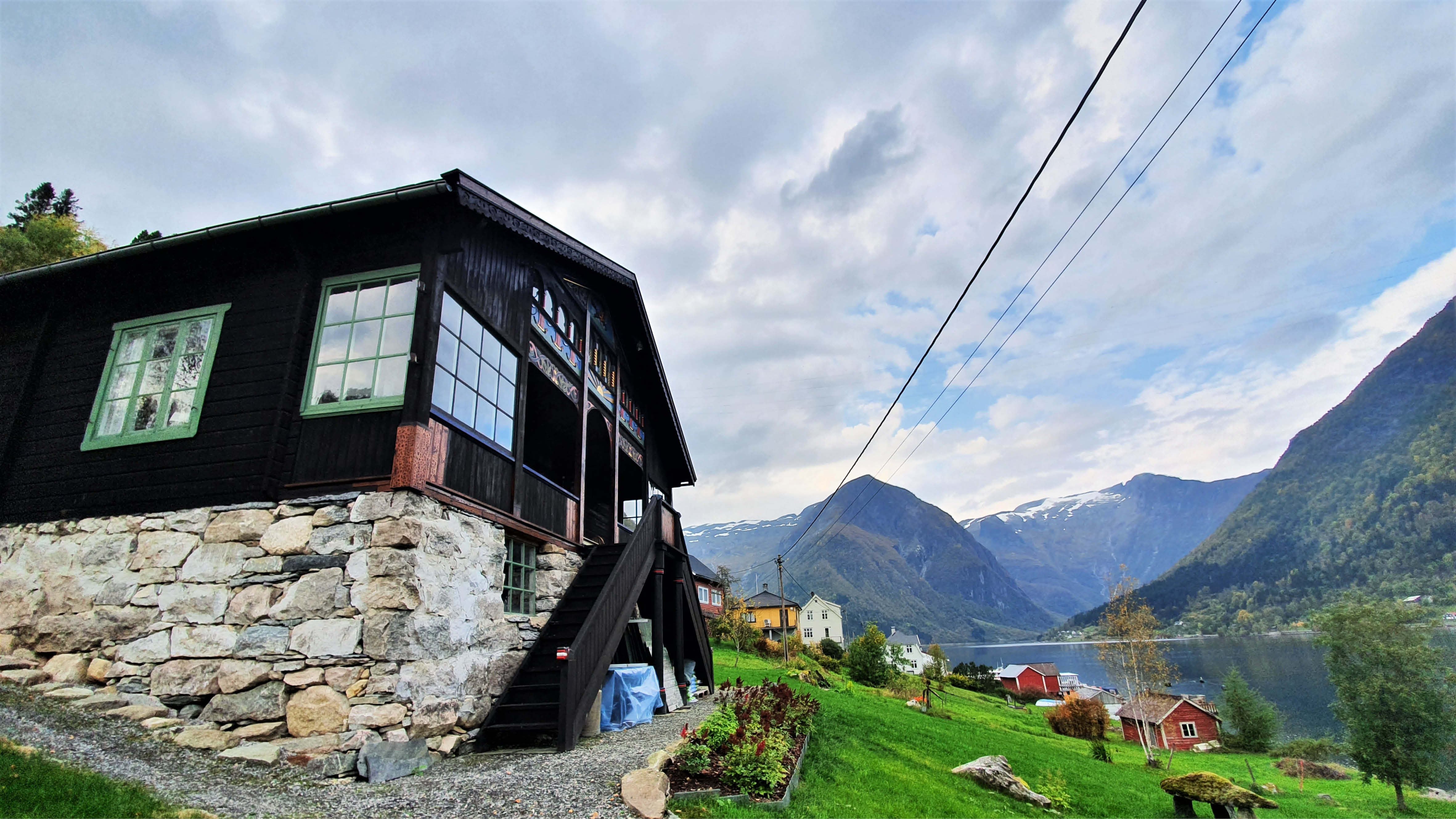 Søndag 24. Mai - Kunstvandring i fruktblømande Balestrand